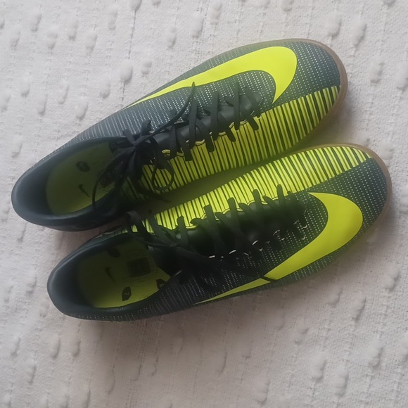 Men's Nike MercurialX Victory VI CR7 (IC) Indoor-Competition Football